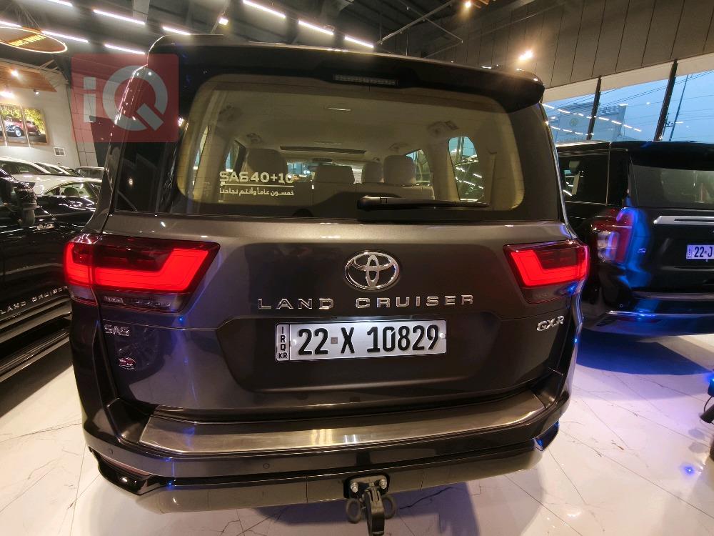 تۆیۆتا لاند کروزەر